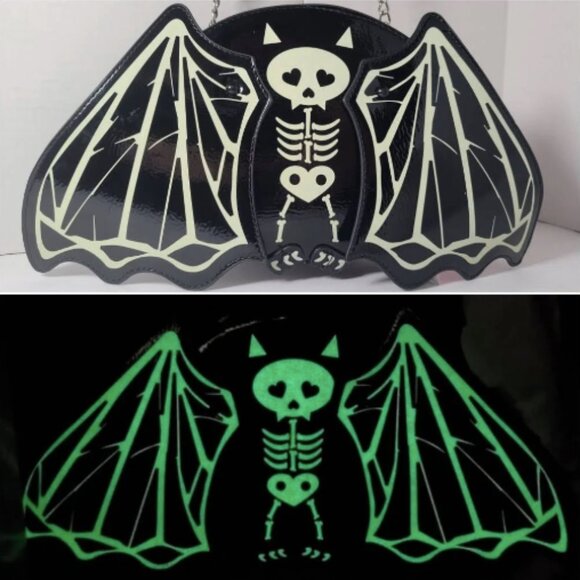 New! Betsey Johnson Movable Wings Glow-in-the-Dark Bat Skeleton Crossbody Bag - Picture 5 of 5